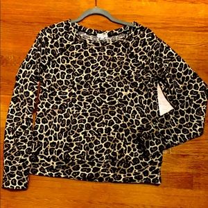 Leopard print light sweater.